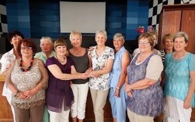 Die groep flink De Kelders dames wat vir die afsluitingsfunksie verantwoordelik was